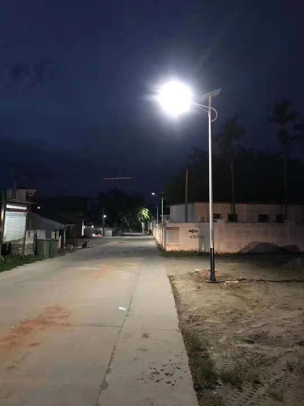 Tudo 2 na estrada solar solar do diodo emissor de luz das luzes de rua 60W 80W ilumina a luz de rua semi solar