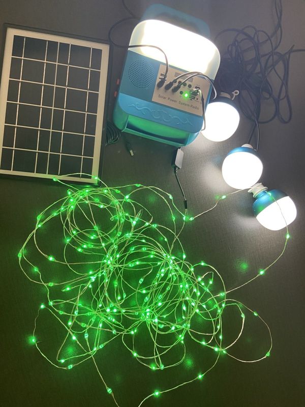 jogos portáteis do sistema de iluminação das energias solares dos bulbos do diodo emissor de luz do sistema 4 do painel 12W solar