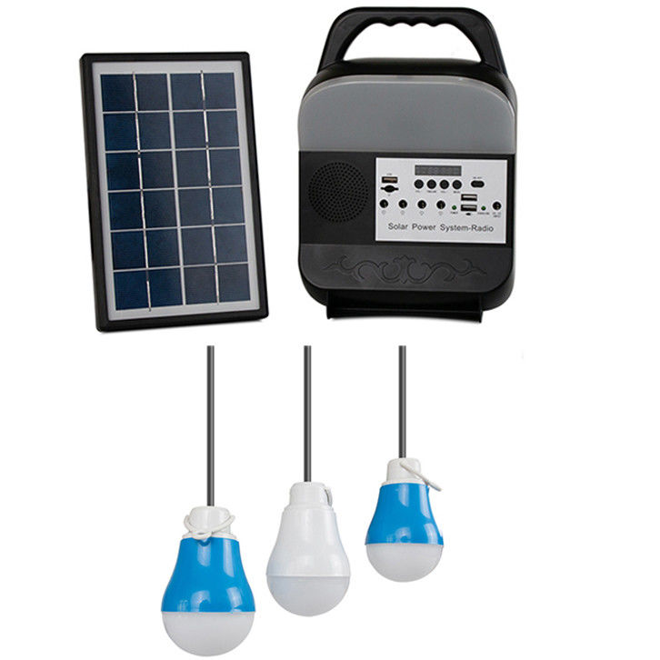 O carregador solar do sistema de iluminação das energias solares com os painéis solares portáteis de rádio almofada o sistema solar