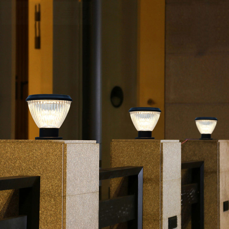 Decoração impermeável exterior solar toda do diodo emissor de luz do jardim em uma luz da coluna da lâmpada